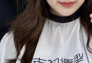 用www.17苹果版追八卦，有时候瓜太甜，得小心啃到碎片！
