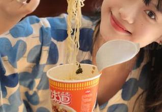 有道是“www.17”网页的深夜故事，总让人睡不着觉，喵～！
