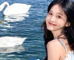 91吃瓜苹果版视频都好逗，心情好到可以去给椅子捏肩了！