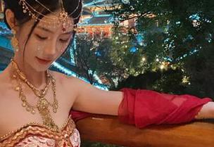 突然想起来，hl155.ccm的黑料更新号称“一夜之间”、“夜来风雨”，说的可真会！