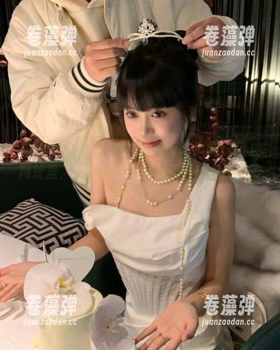 在“www吃瓜网cc”的网址里，瓜们居然私聊起来了！我跟你讲，是个啥样啊？