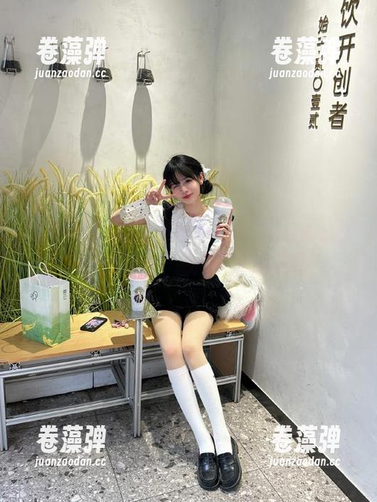 坑坑黑料人人有，网红的永久身份危机——今日吃瓜的演绎