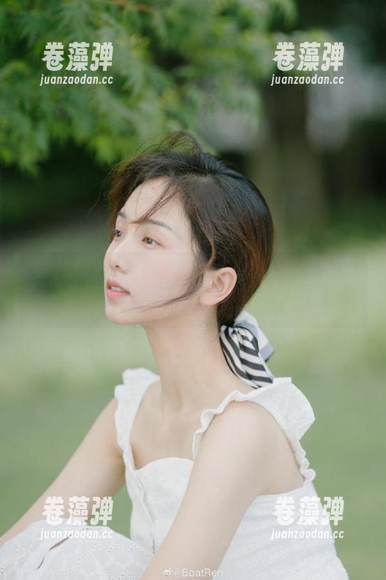 我登录了吃瓜网，没想到大本营的黑料会让我“咂舌”。