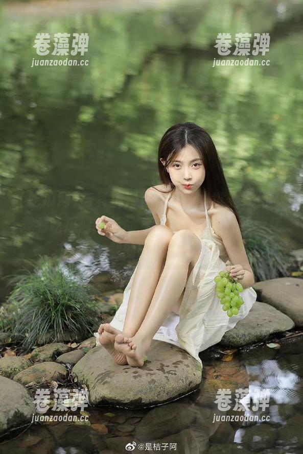 与其沉浸在自己的小世界，何不观看吃瓜网的新品，心里偷偷算计热议话题的热度呢？