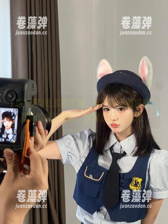 吃瓜网官网，掀开今天的瓜皮，里头的瓜汁四溅，注意别被喷到了！