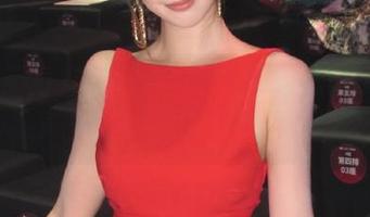 坐在沙发上刷51黑料不打烊app，莫名觉得自己是幕后大佬，哈哈