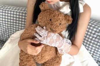 黑料网常年不停歇，视频陪你熬夜瓜无尽！